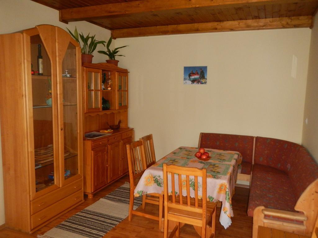 Zergeboglar Vendeghaz Villa Szilvasvarad Room photo